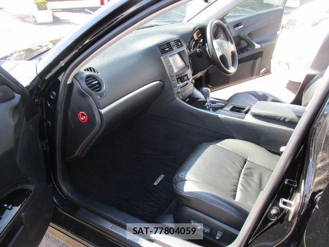 Lexus IS 2011-08 7455378-6