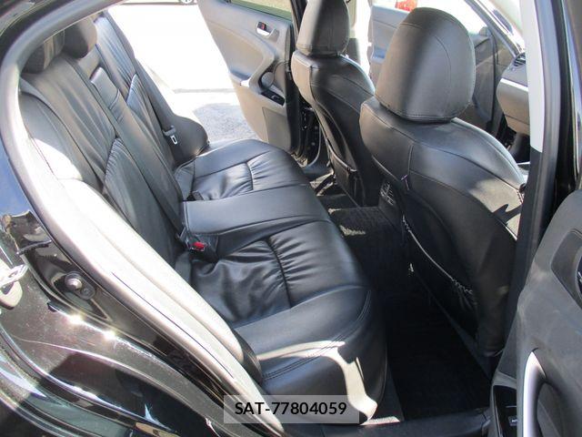 Lexus IS 2011-08 7455378-7