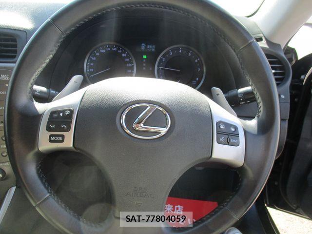 Lexus IS 2011-08 7455378-8