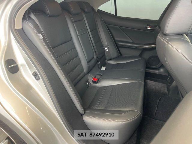 Lexus IS 2013-08 7501260-10