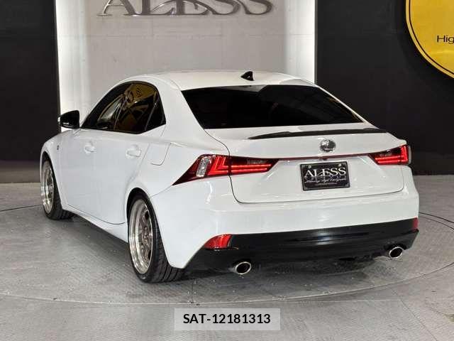 Lexus IS 2013-09 7725036-10