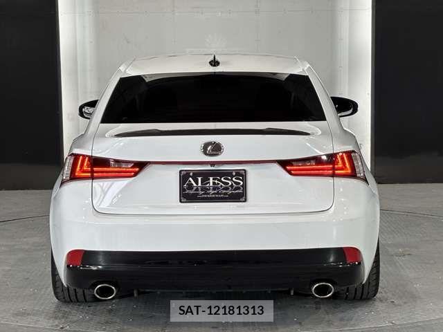 Lexus IS 2013-09 7725036-13