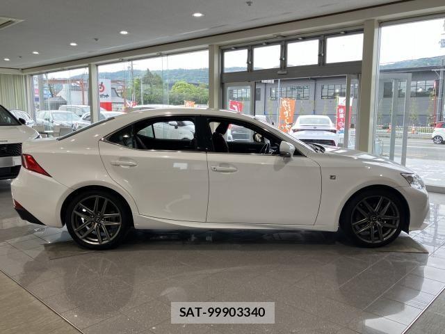 Lexus IS 2015-06 7725035-13