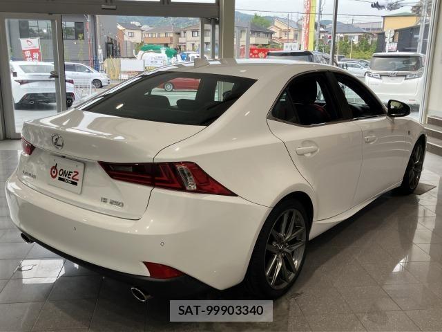 Lexus IS 2015-06 7725035-17