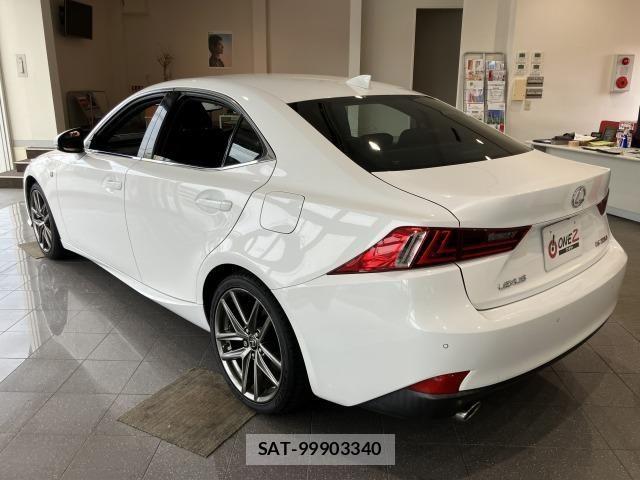 Lexus IS 2015-06 7725035-18