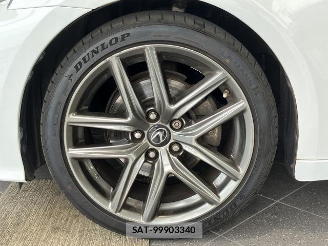 Lexus IS 2015-06 7725035-19