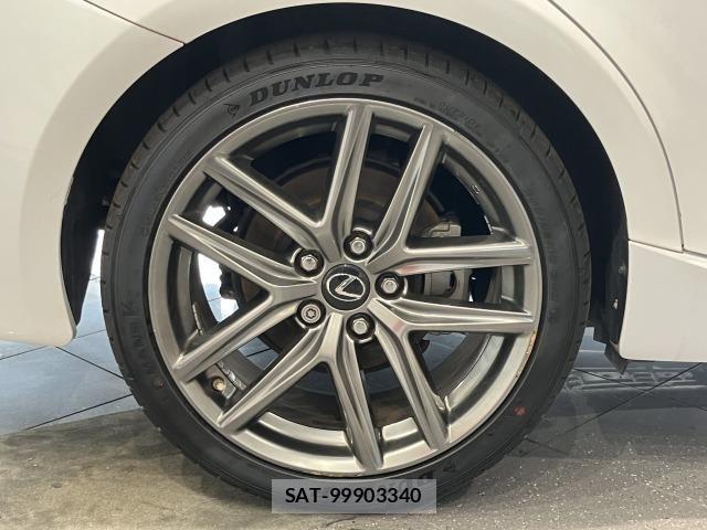 Lexus IS 2015-06 7725035-22