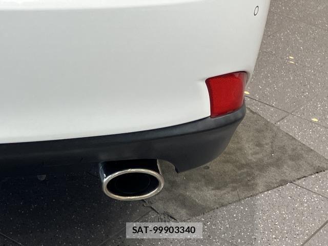 Lexus IS 2015-06 7725035-27