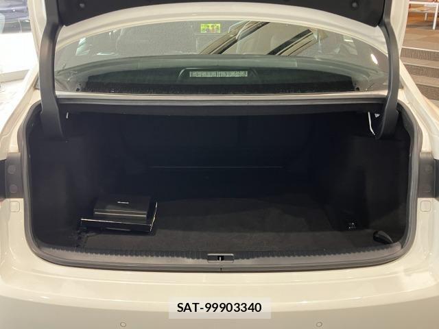Lexus IS 2015-06 7725035-28