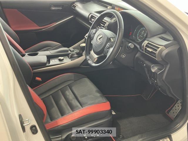 Lexus IS 2015-06 7725035-29