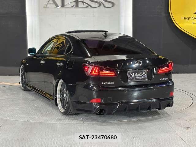 Lexus IS 2007-09 7725037-10
