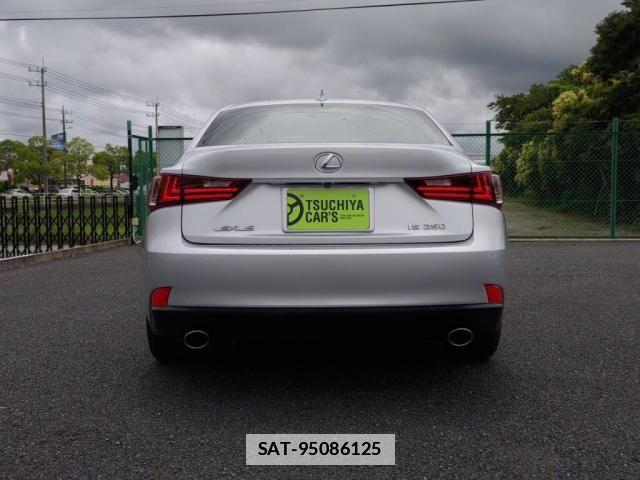 Lexus IS 2013-10 7786459-9