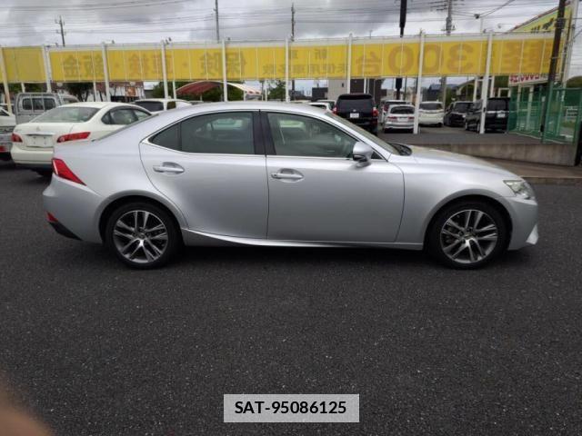 Lexus IS 2013-10 7786459-10