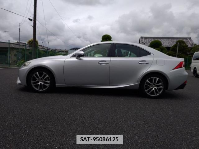 Lexus IS 2013-10 7786459-11