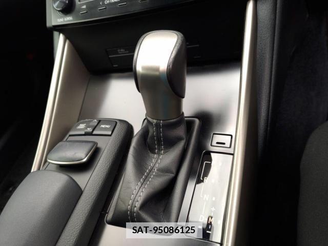 Lexus IS 2013-10 7786459-14