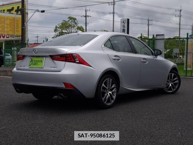 Lexus IS 2013-10 7786459-1