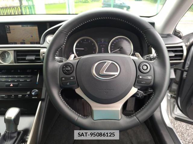 Lexus IS 2013-10 7786459-19