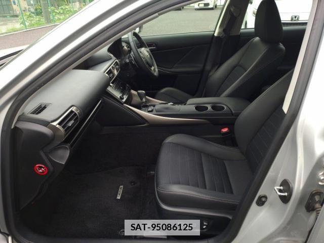 Lexus IS 2013-10 7786459-21