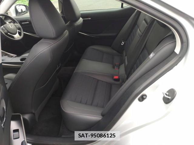 Lexus IS 2013-10 7786459-22