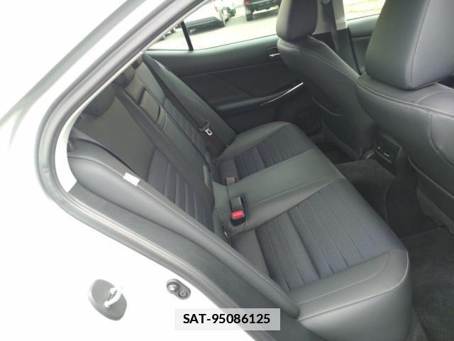 Lexus IS 2013-10 7786459-23