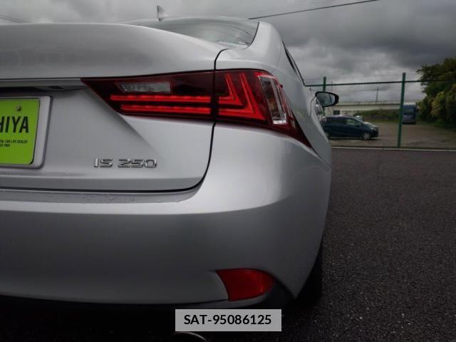 Lexus IS 2013-10 7786459-26