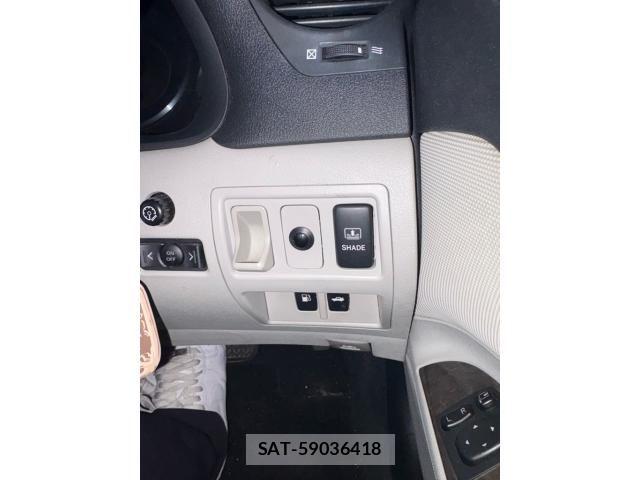 Lexus IS 2011-01 8036403-14