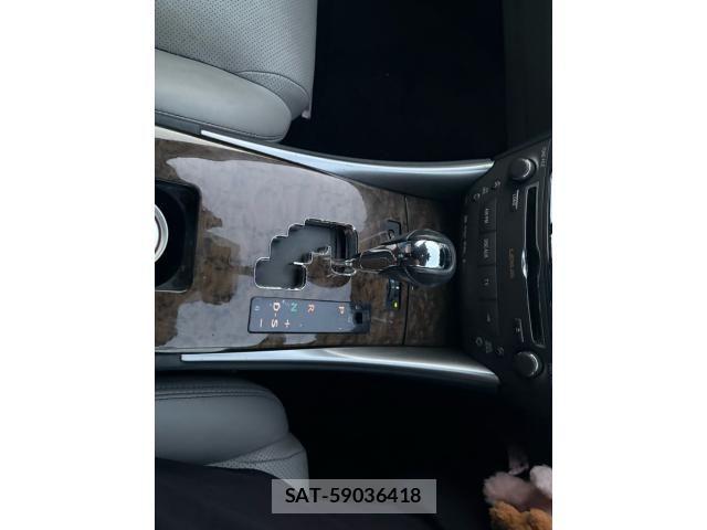 Lexus IS 2011-01 8036403-15