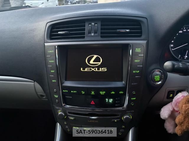 Lexus IS 2011-01 8036403-16