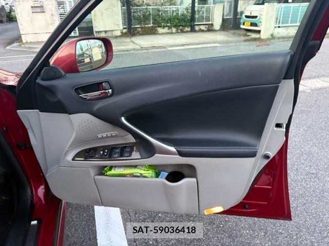 Lexus IS 2011-01 8036403-8