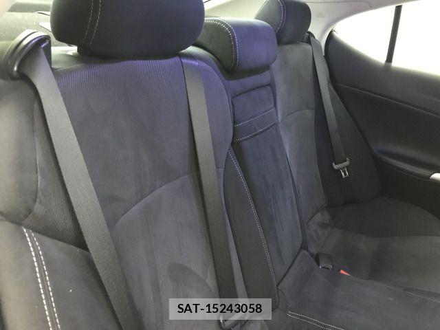 Lexus IS 2012-05 8036399-11