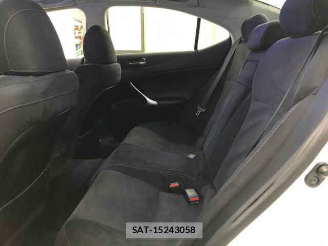 Lexus IS 2012-05 8036399-17