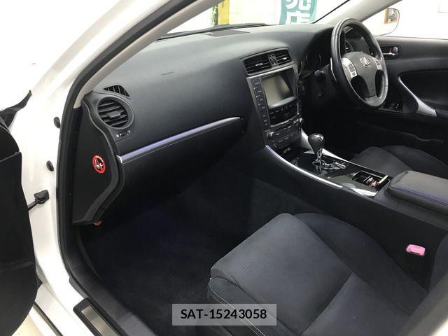 Lexus IS 2012-05 8036399-19
