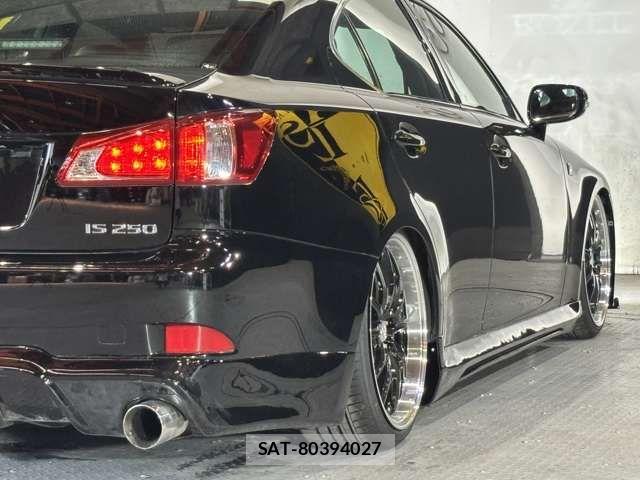 Lexus IS 2011-02 8074333-13