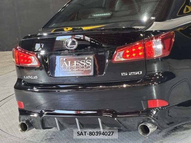 Lexus IS 2011-02 8074333-14