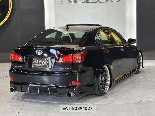 Lexus IS 2011-02 8074333-2