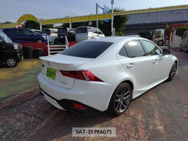 Lexus IS 2014-03 8074332-10