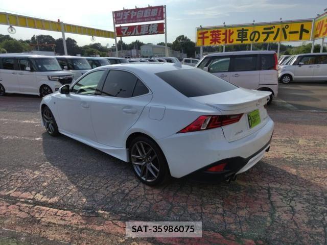 Lexus IS 2014-03 8074332-11