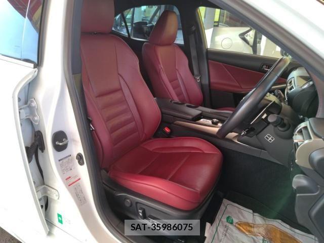 Lexus IS 2014-03 8074332-12