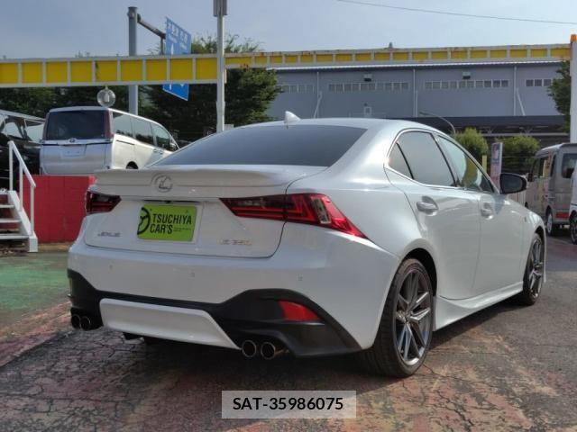 Lexus IS 2014-03 8074332-1