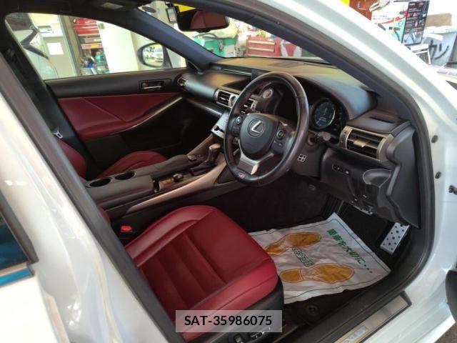 Lexus IS 2014-03 8074332-20