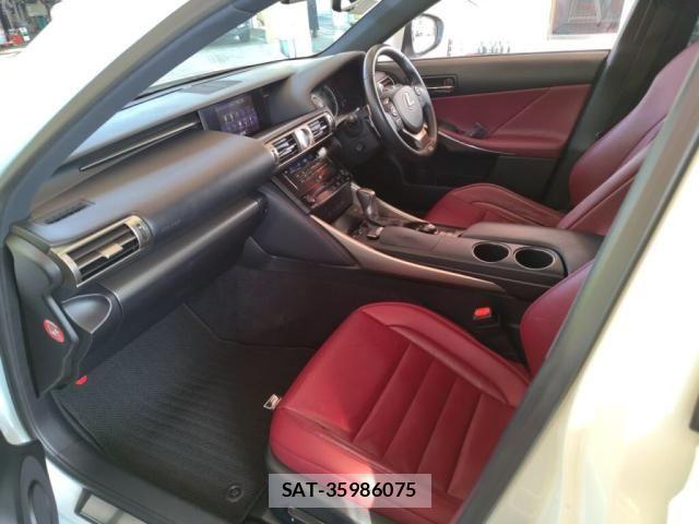 Lexus IS 2014-03 8074332-21
