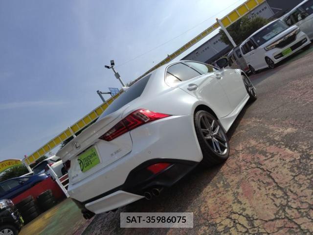 Lexus IS 2014-03 8074332-25