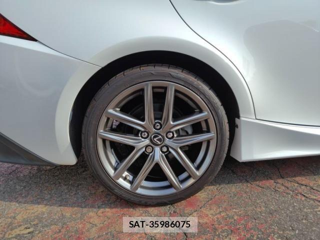 Lexus IS 2014-03 8074332-26