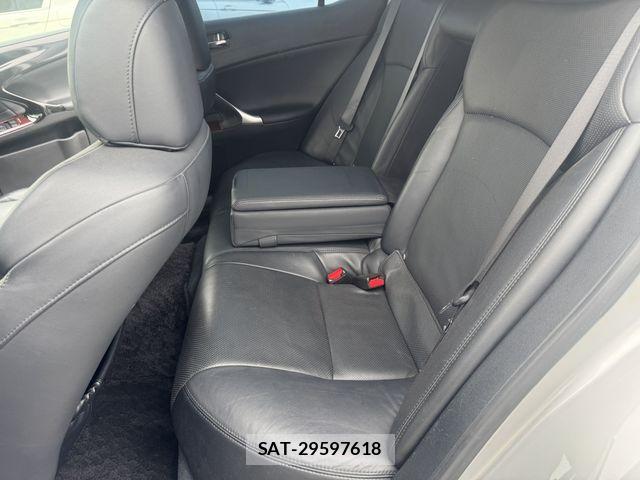 Lexus IS 2007-09 8100118-26