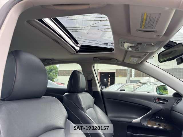 Lexus IS 2009-06 8146056-17