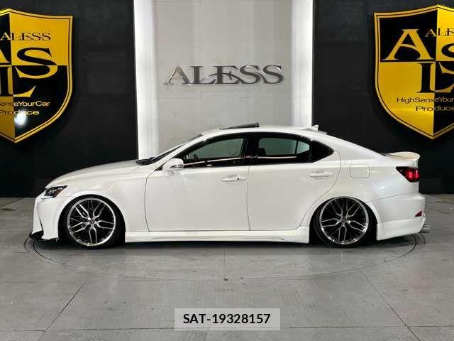 Lexus IS 2009-06 8146056-4