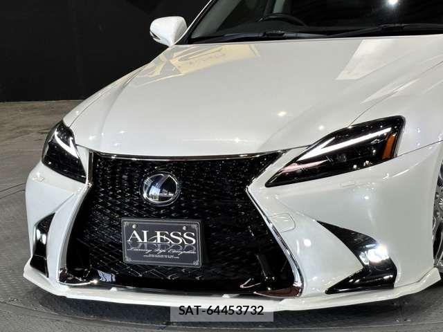Lexus IS 2012-01 8245709-10