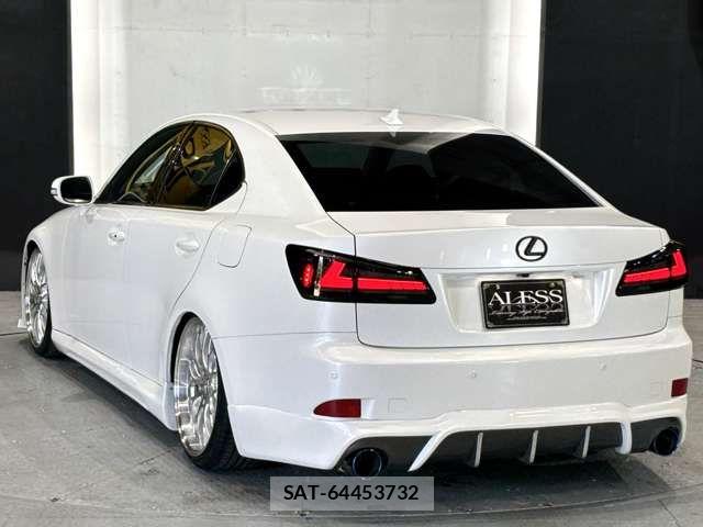 Lexus IS 2012-01 8245709-12