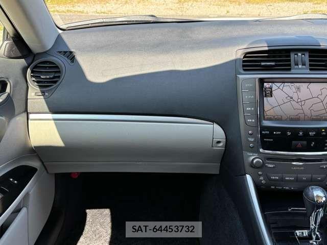 Lexus IS 2012-01 8245709-18