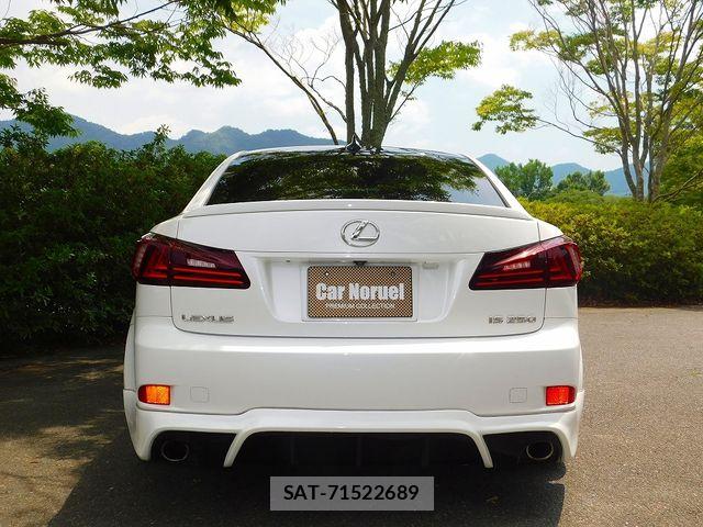 Lexus IS 2011-03 8245712-13
